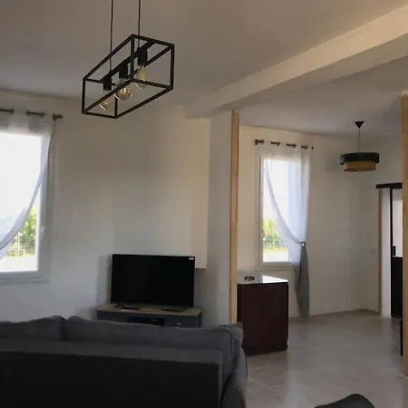 Maison 21, Agreable Maison De Avec Piscine Σπίτι διακοπών