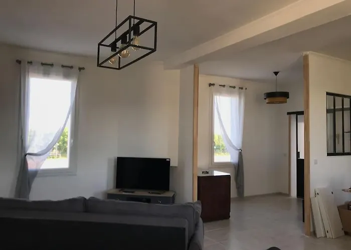Maison 21, Agreable Maison De Avec Piscine Σπίτι διακοπών